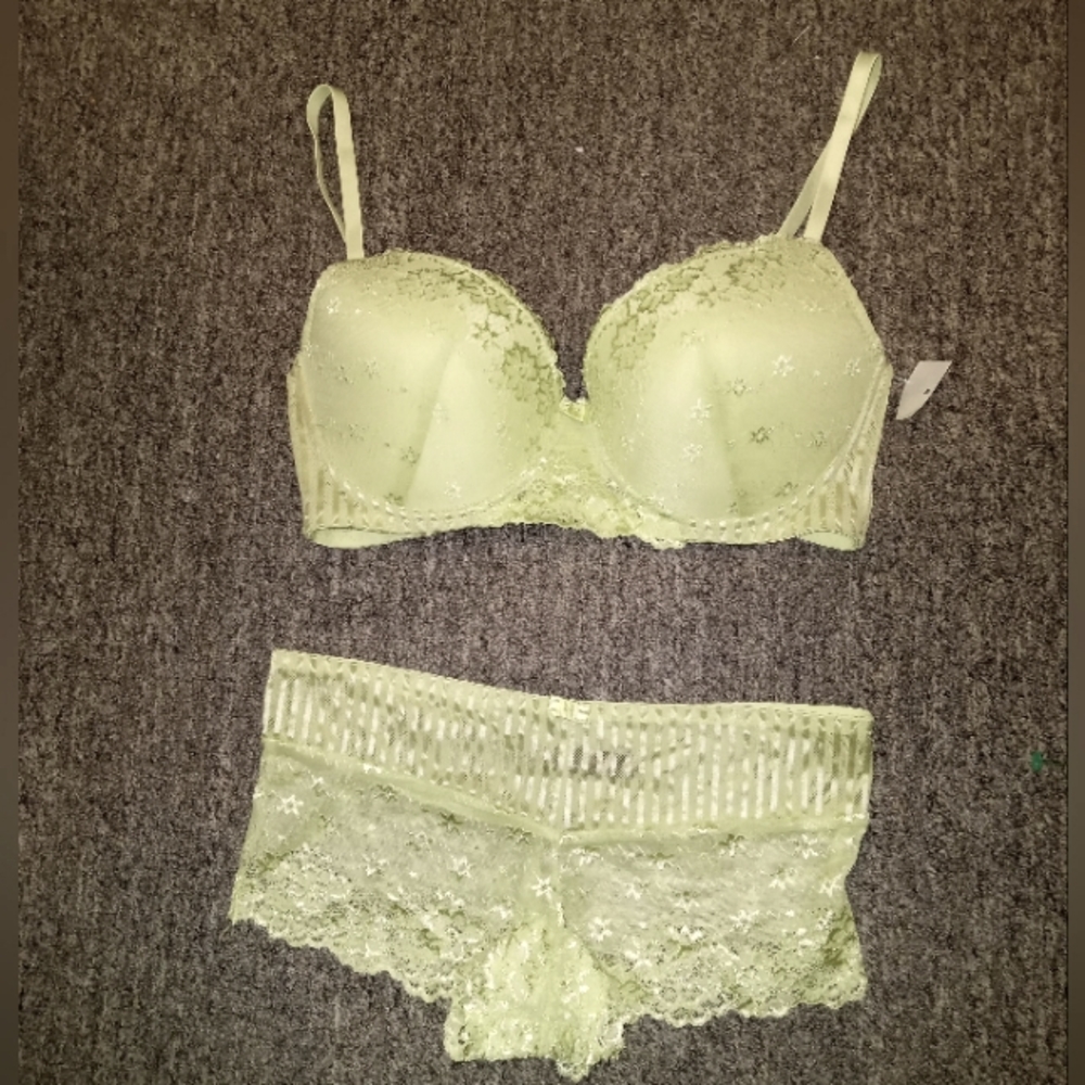 New Bra and panty set lime green lace